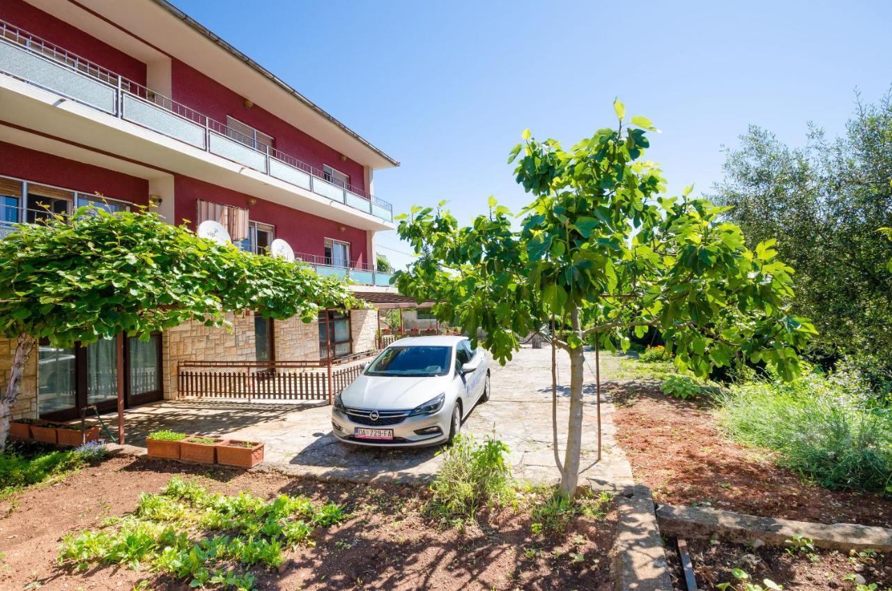 Apartments Mladen Jelica Ičići Eksteriør billede